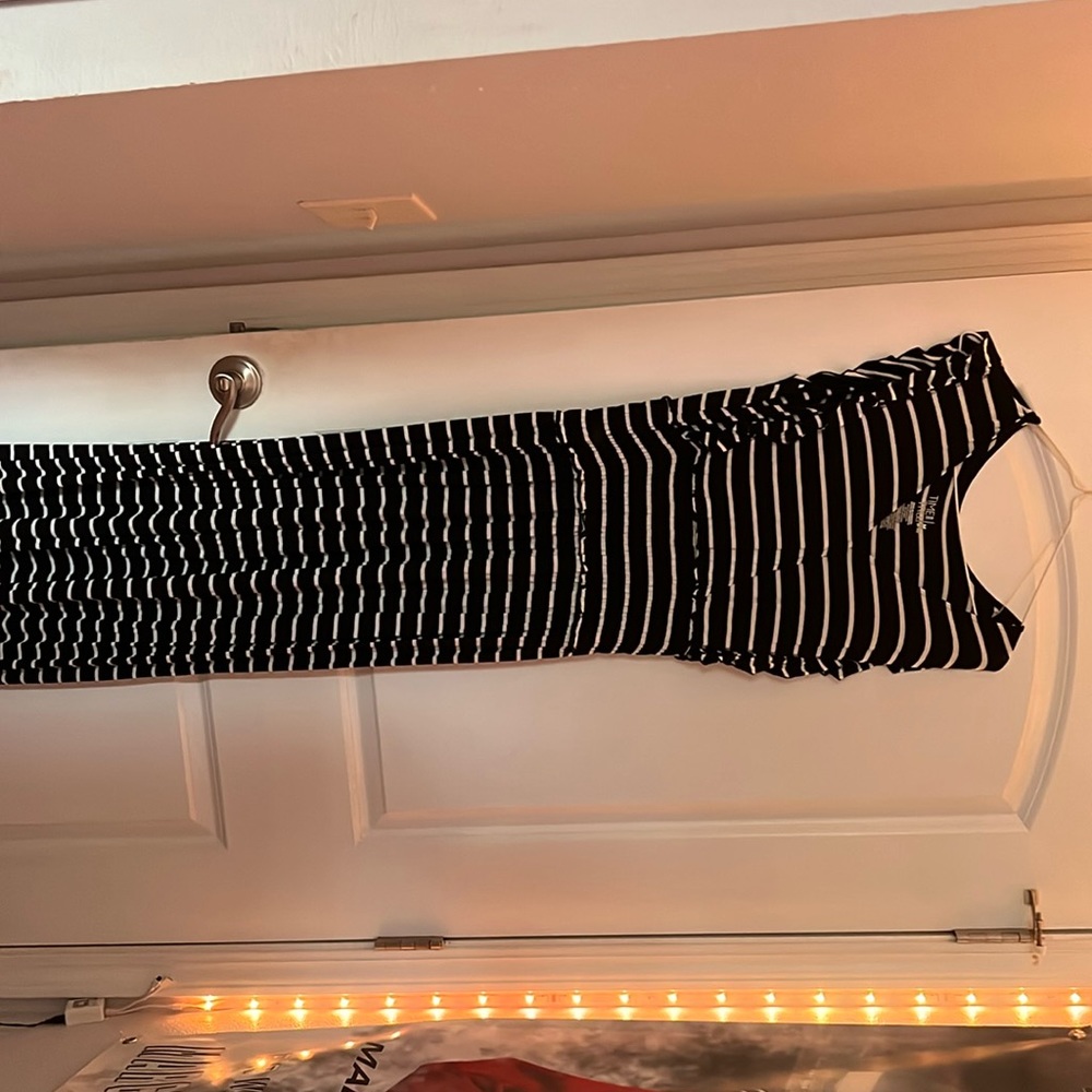 Size medium maxi dress from Walmart, very stretchy, nice material. Barely worn
